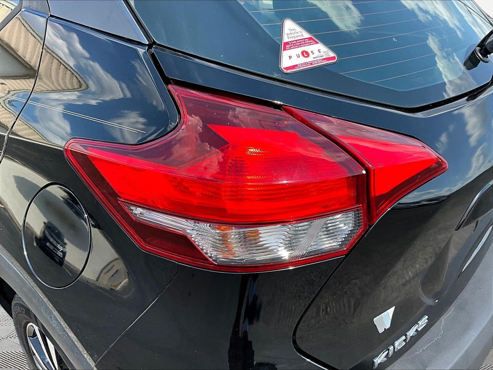 Used 2018 Nissan Kicks SV FWD image 22