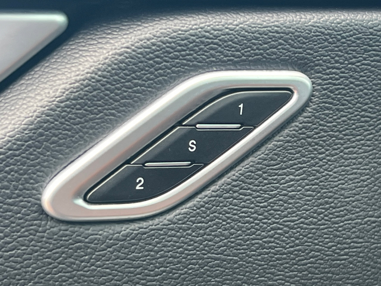 Used 2018 Maserati Levante image 28