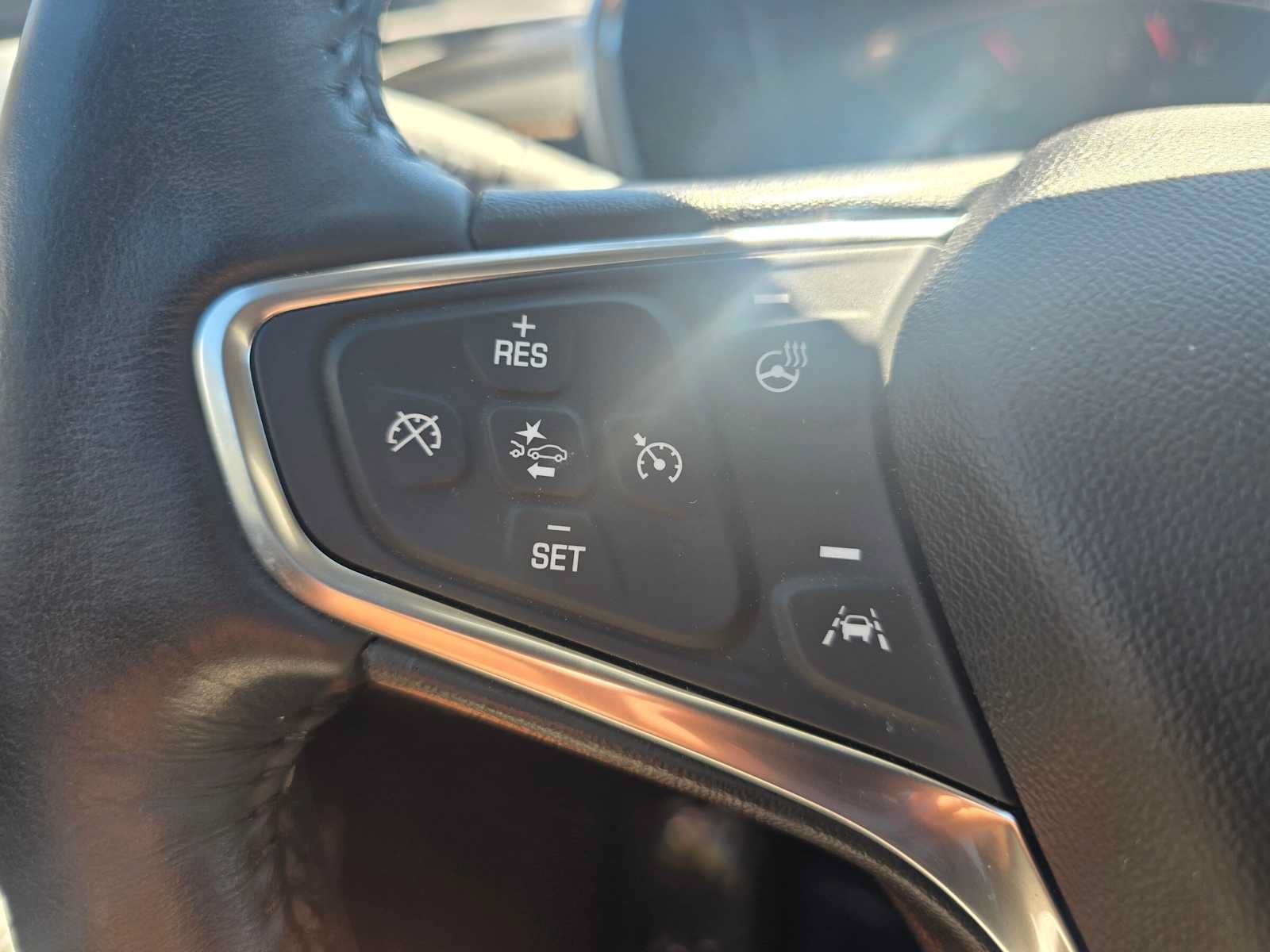 Used 2018 Chevrolet Equinox Premier AWD/4WD image 34