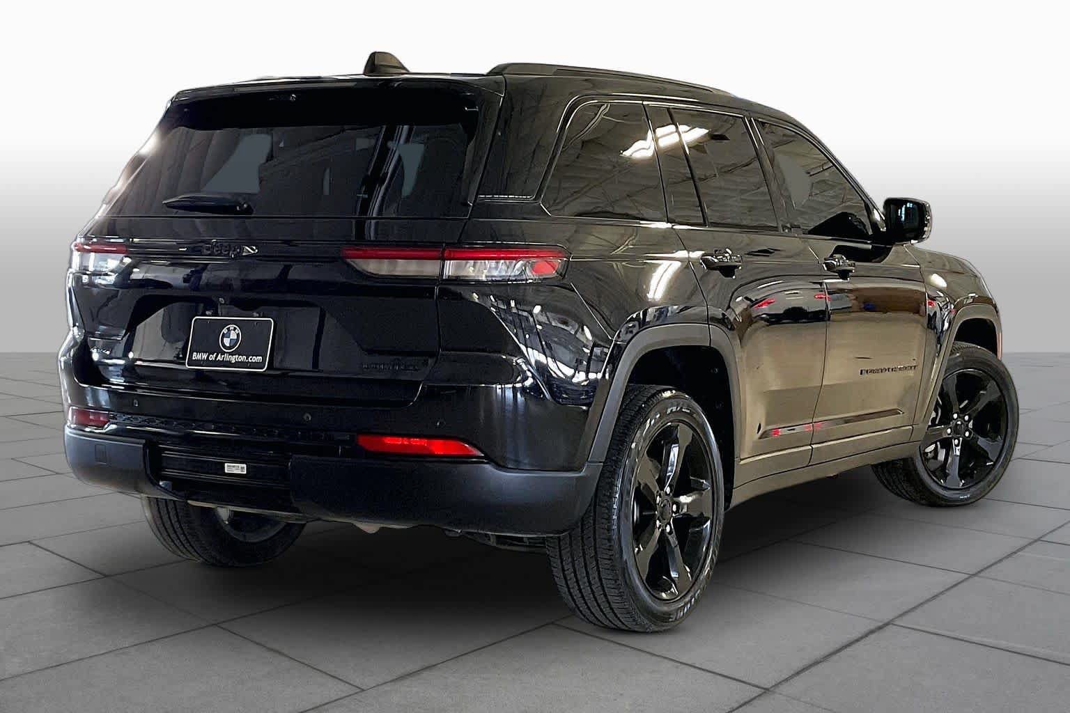 Used 2023 Jeep Grand Cherokee Limited w/ Luxury Tech Group II AWD/4WD image 11