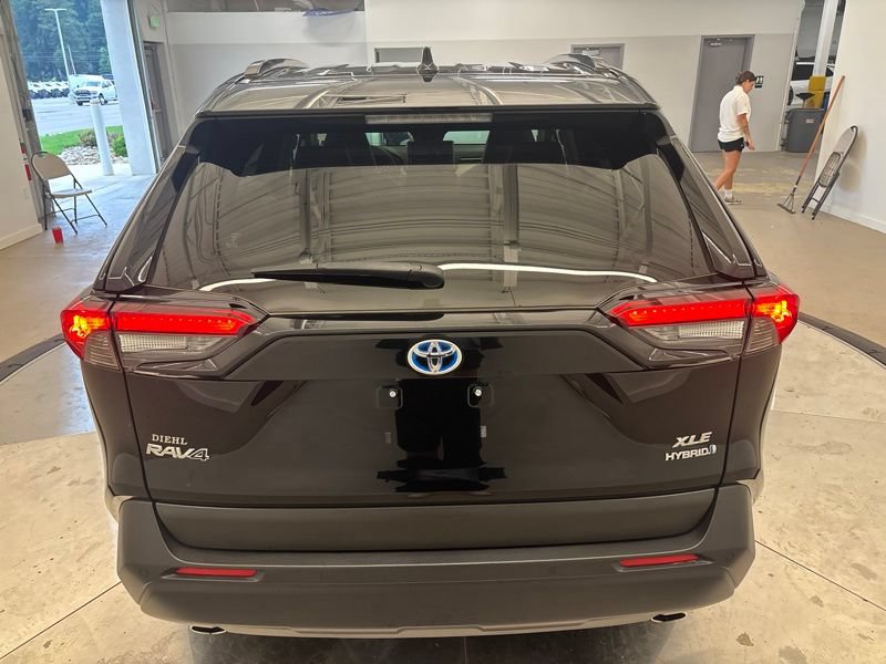 Used 2022 Toyota RAV4 XLE Premium AWD/4WD image 4