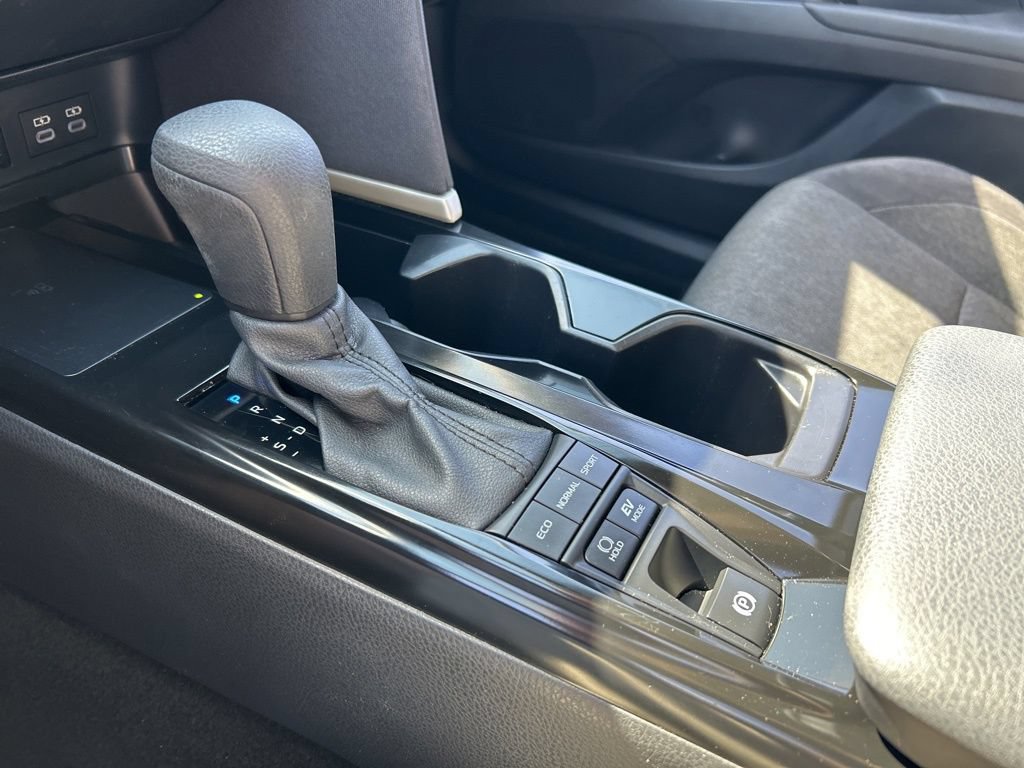 Used 2025 Toyota Camry LE FWD image 34