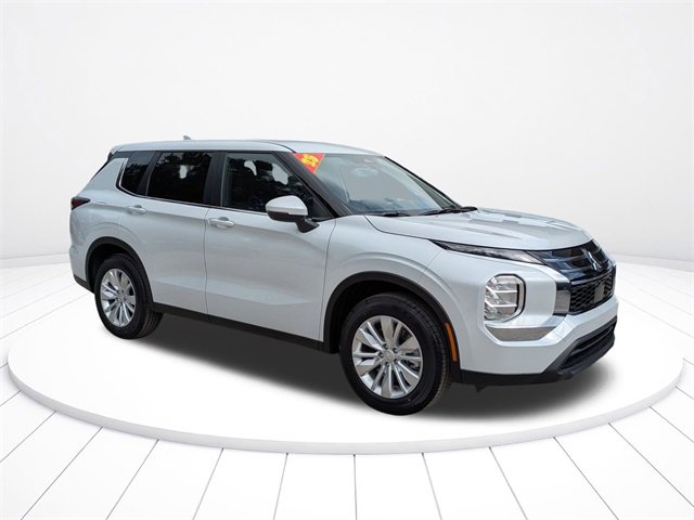 New 2025 Mitsubishi Outlander ES image 2