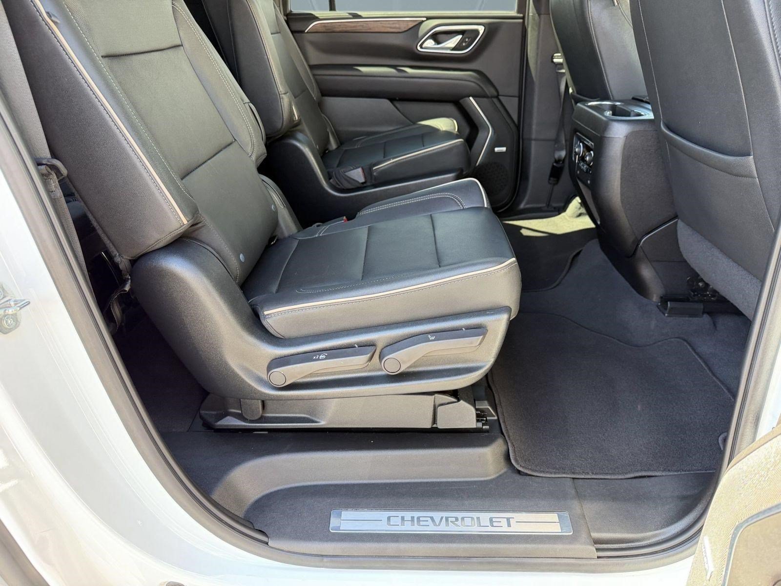 Used 2023 Chevrolet Suburban Premier w/ Premium Package 2 AWD/4WD image 30