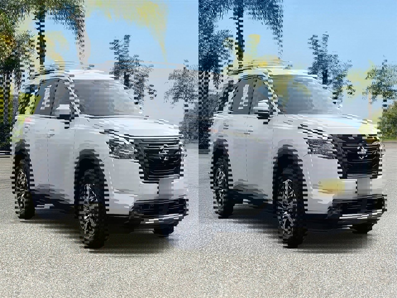 Used 2022 Nissan Pathfinder SL w/ Lighting Package (N92) image 5