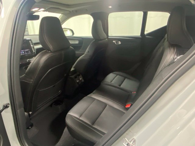 Used 2026 Volvo XC40 B5 Plus AWD/4WD image 13