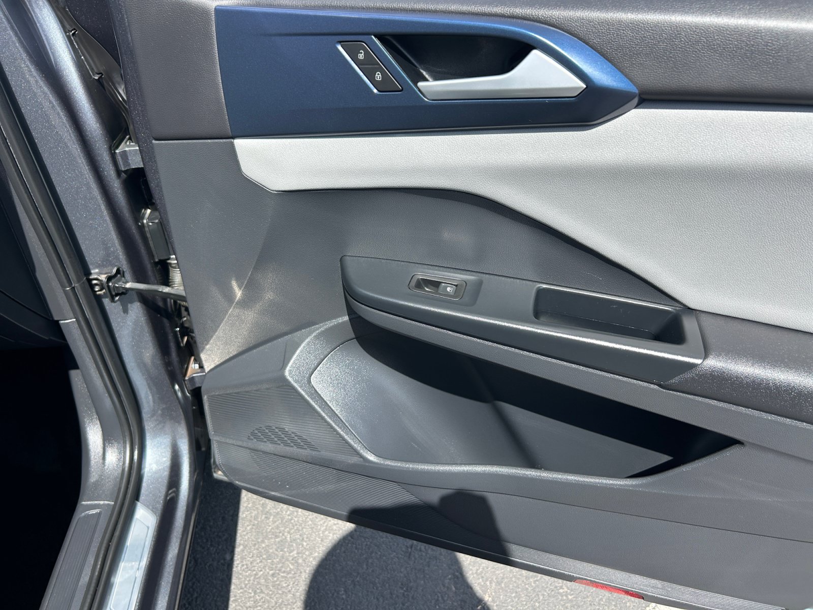 Certified 2022 Volkswagen Taos SE FWD image 16