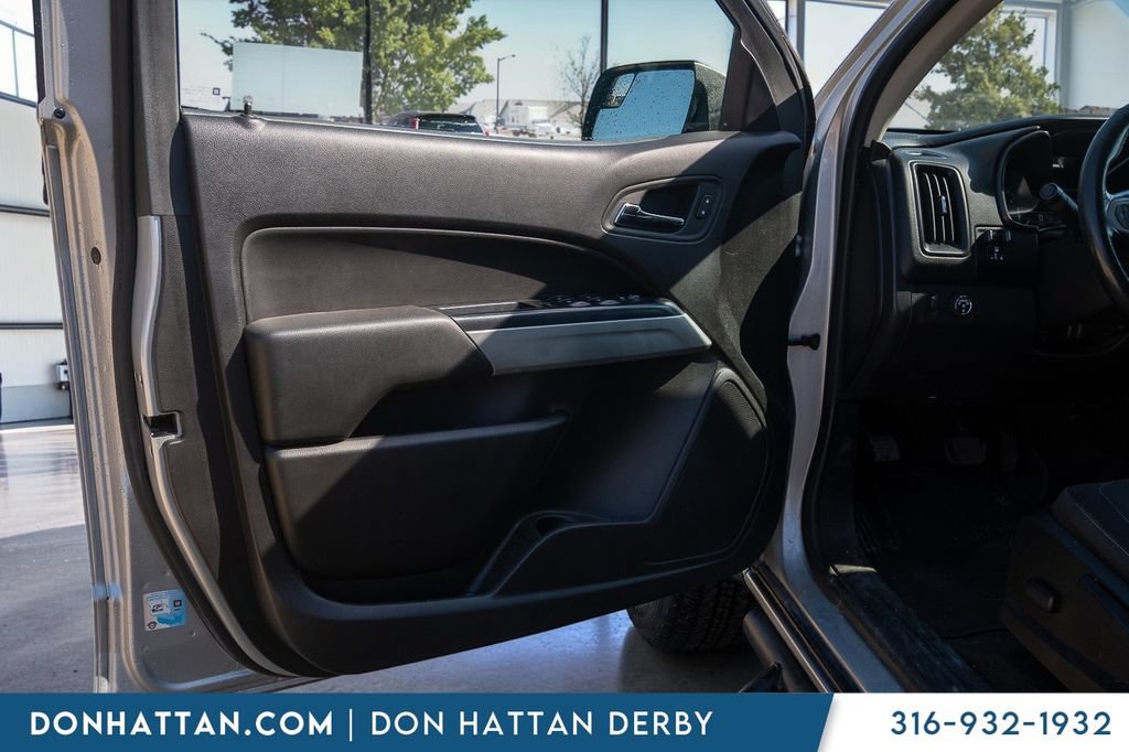 Used 2017 Chevrolet Colorado LT w/ LT Convenience Package RWD image 11