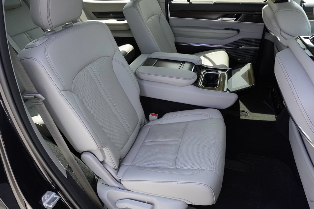 Used 2023 Jeep Grand Wagoneer 4WD image 27