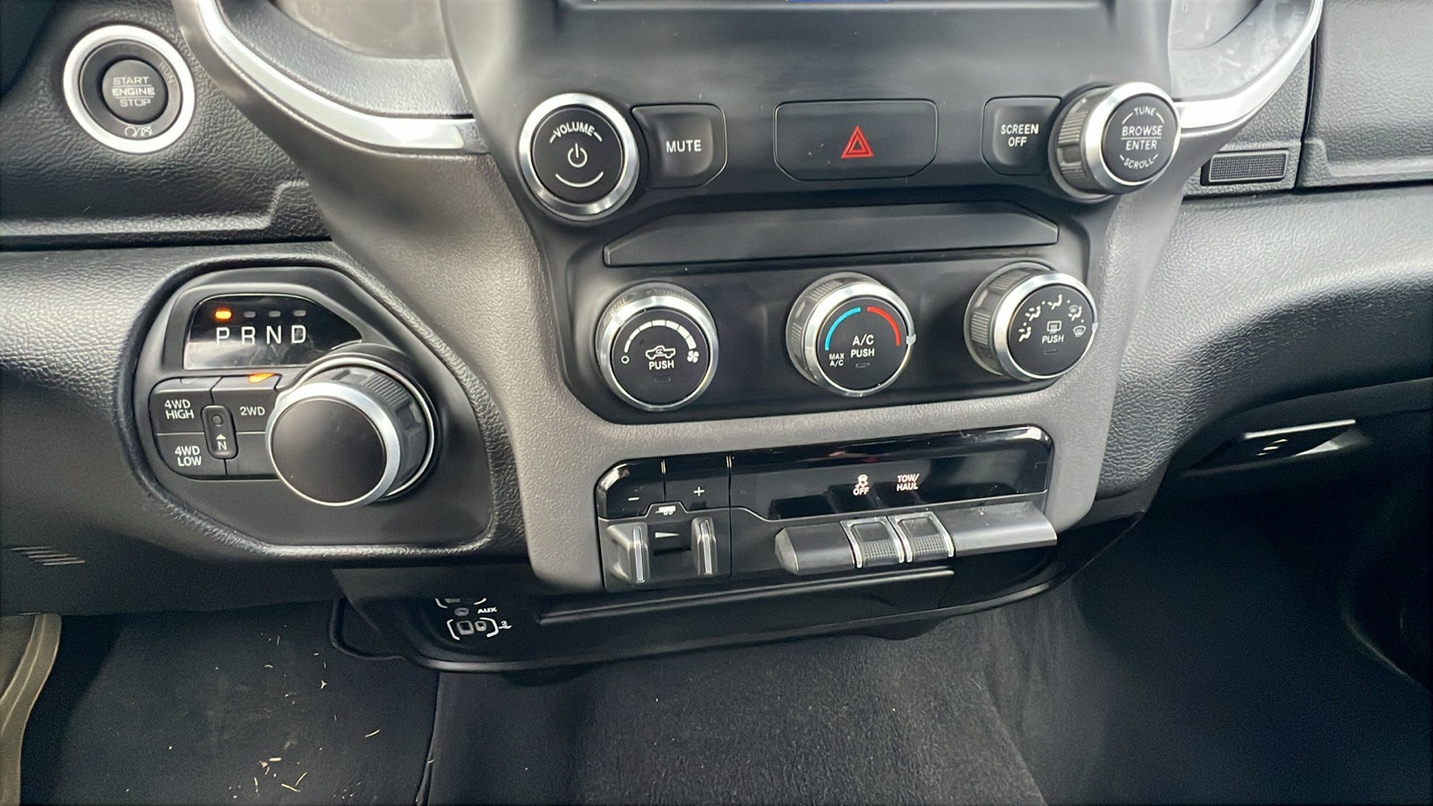 Used 2024 RAM 2500 Big Horn w/ Bed Utility Group image 33