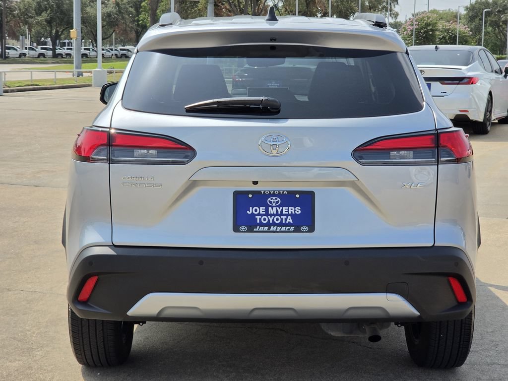 Used 2026 Toyota Corolla Cross XLE FWD image 8