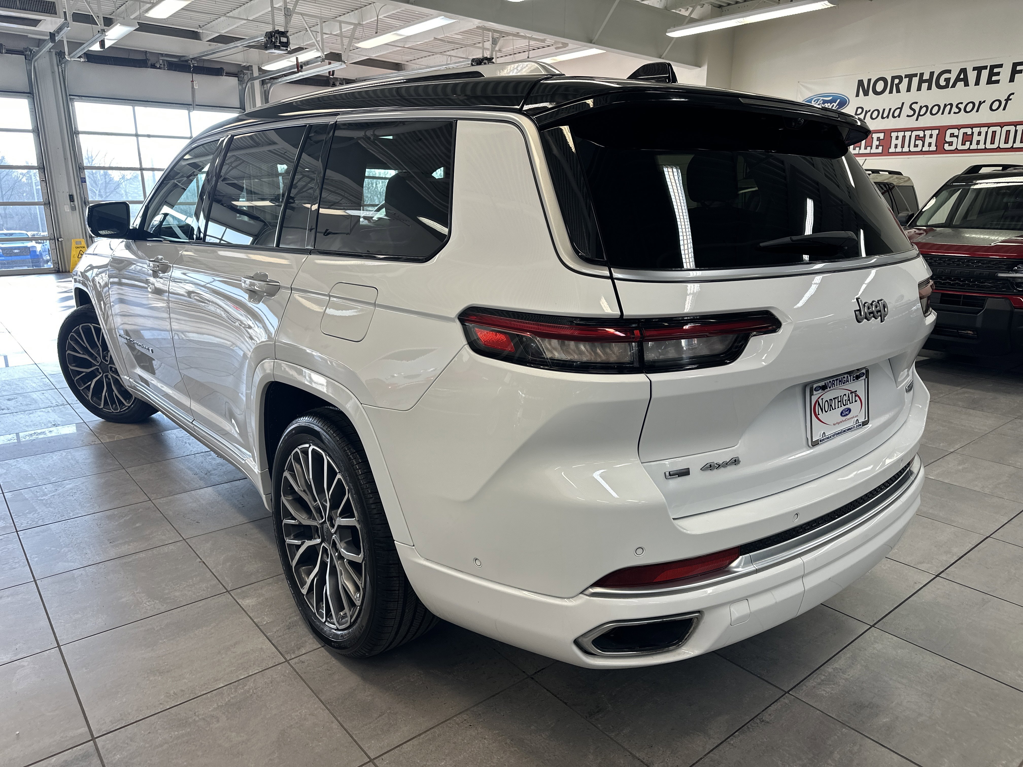 Used 2023 Jeep Grand Cherokee L Summit w/ Advanced Protech Group IV image 16