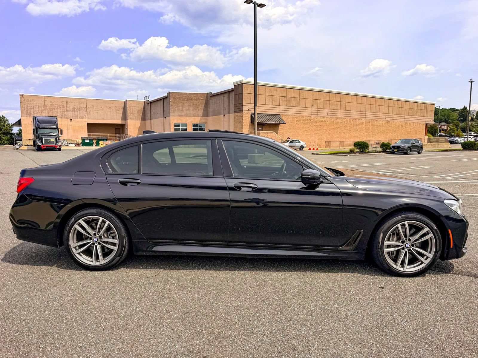Used 2018 BMW ALPINA B7 xDrive AWD/4WD image 8