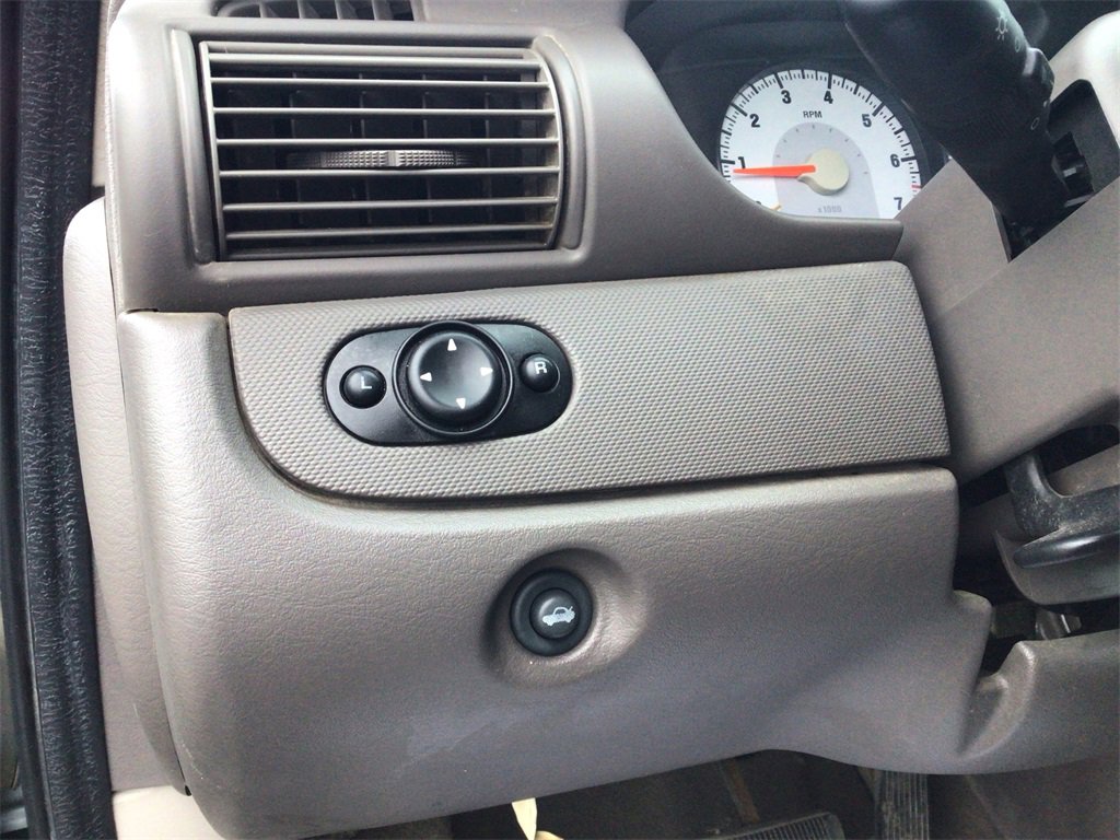 Used 2006 Dodge Stratus SXT image 16