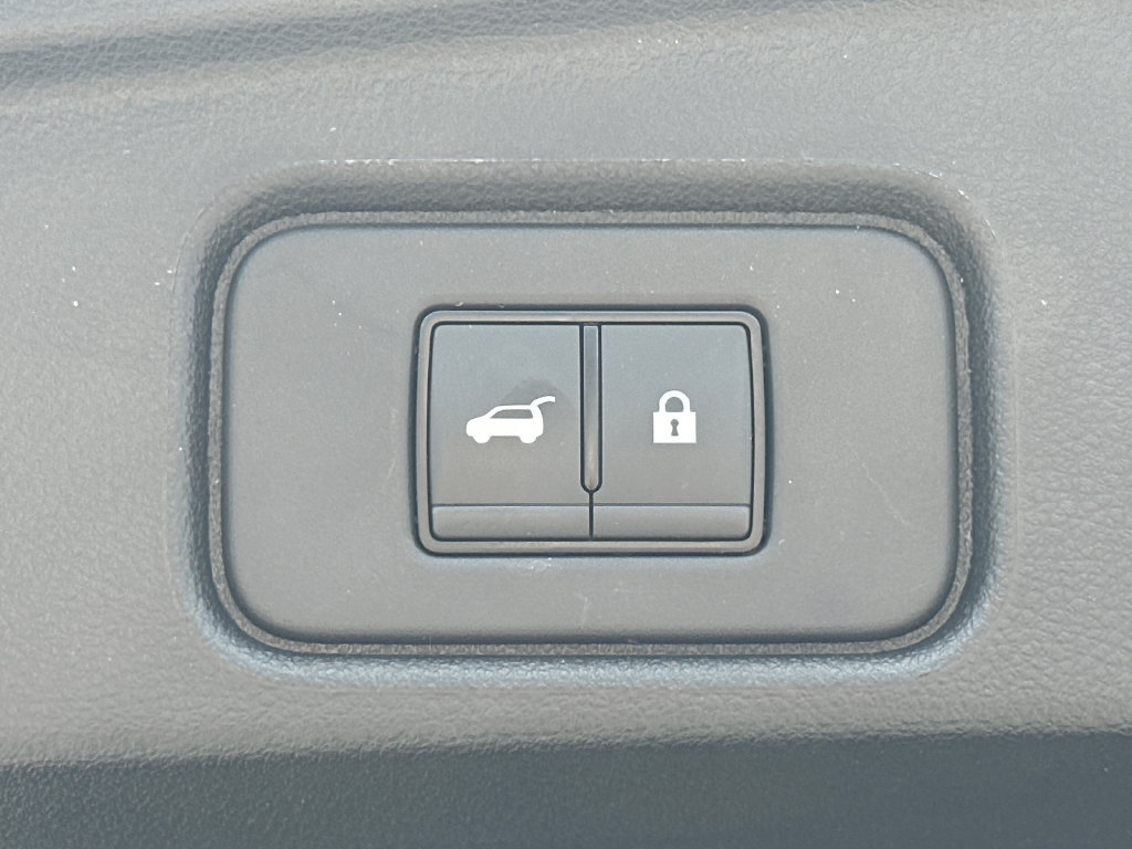 Used 2024 Nissan Pathfinder SL AWD/4WD image 16