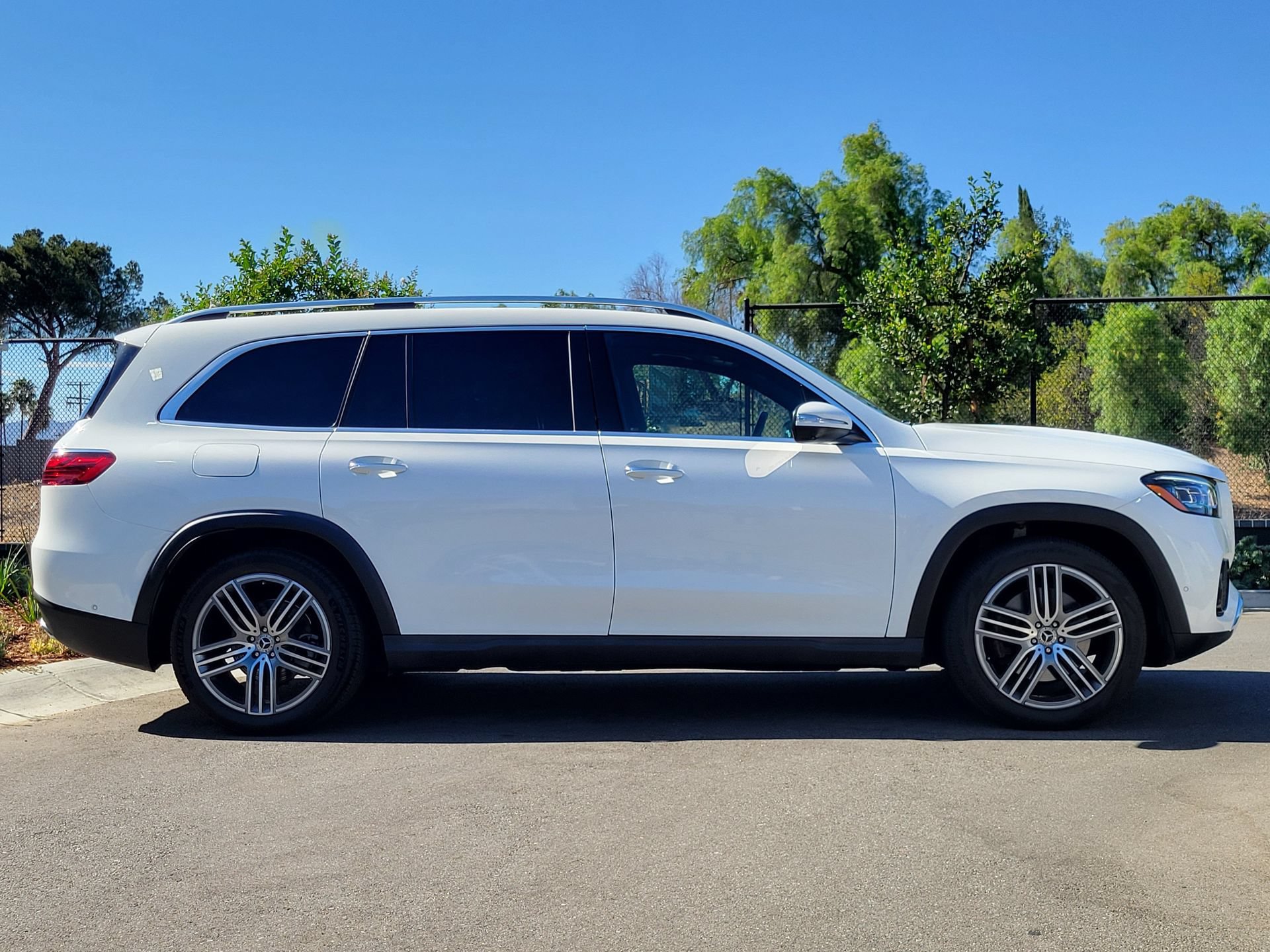 Used 2024 Mercedes-Benz GLS 450 4MATIC image 8