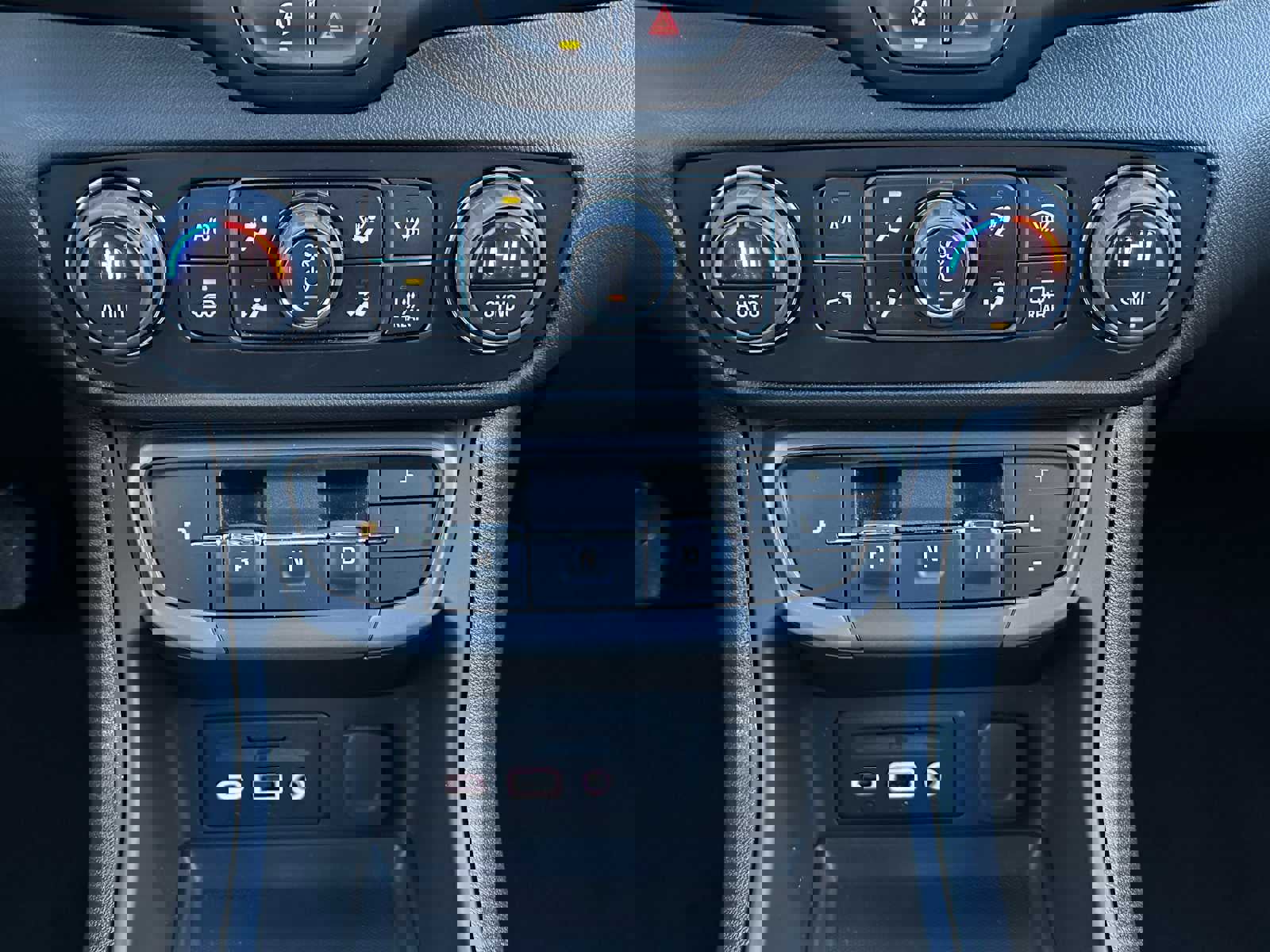 Used 2024 GMC Terrain AT4 w/ Infotainment Package II image 28