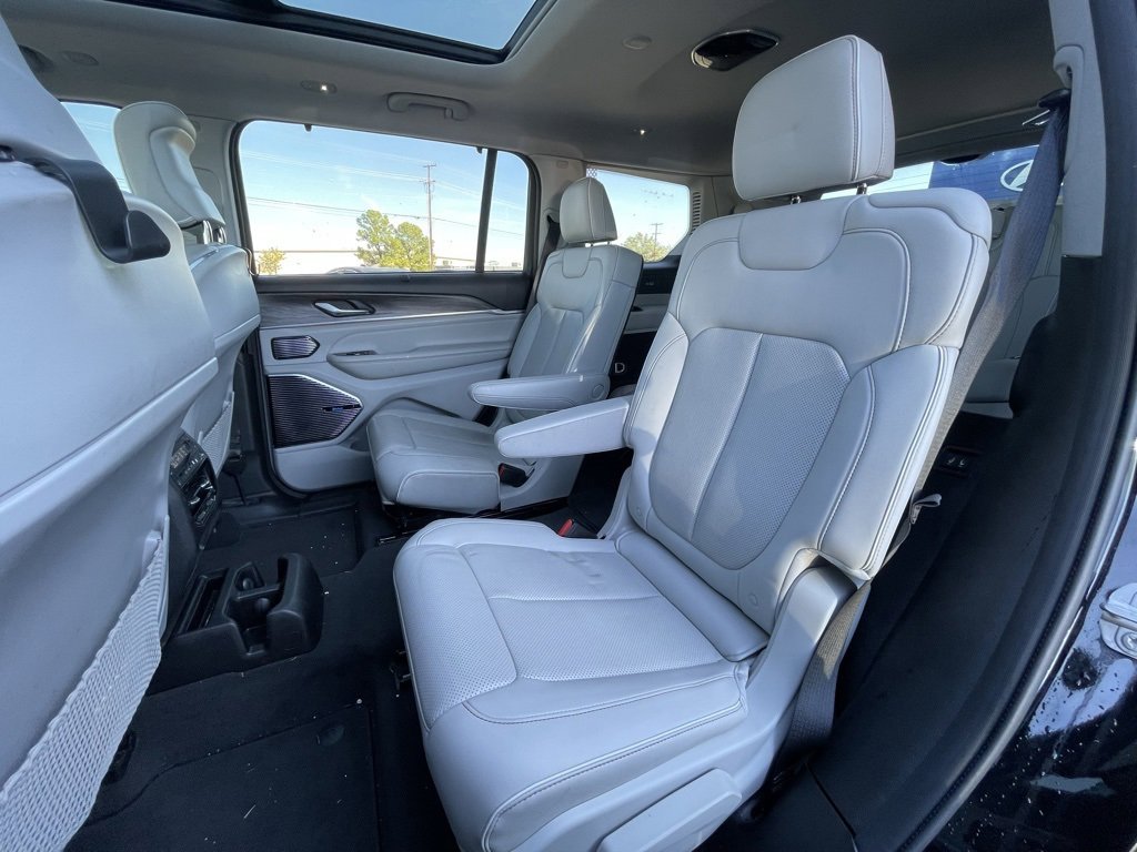 Used 2021 Jeep Grand Cherokee L Overland w/ Advanced Protech Group III image 24