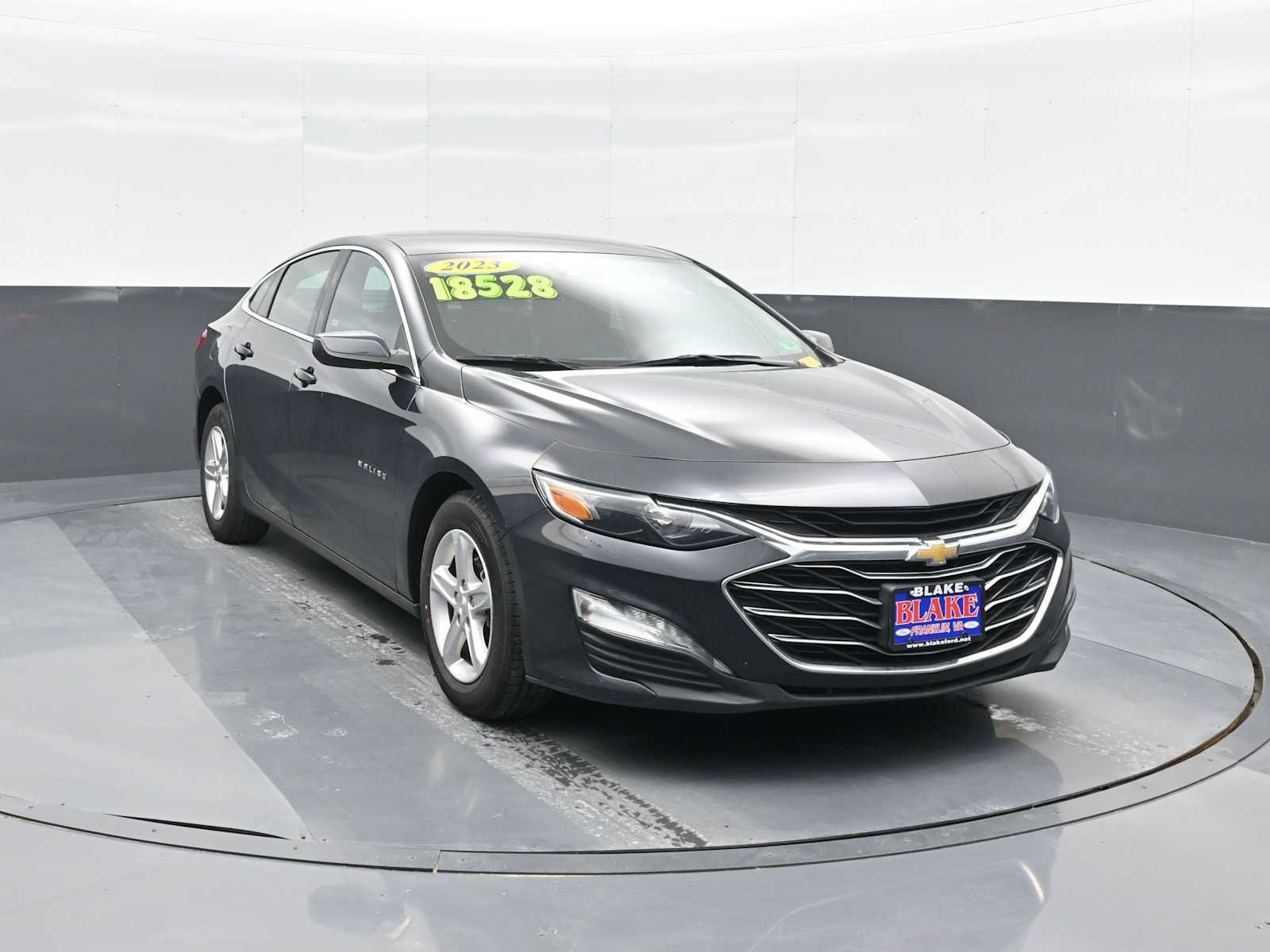 Used 2023 Chevrolet Malibu LT image 2