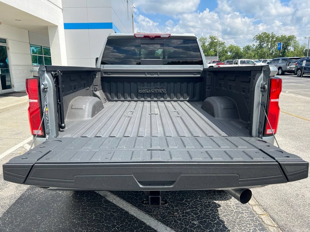 Used 2024 Chevrolet Silverado 2500 High Country w/ High Country Premium Package AWD/4WD image 8