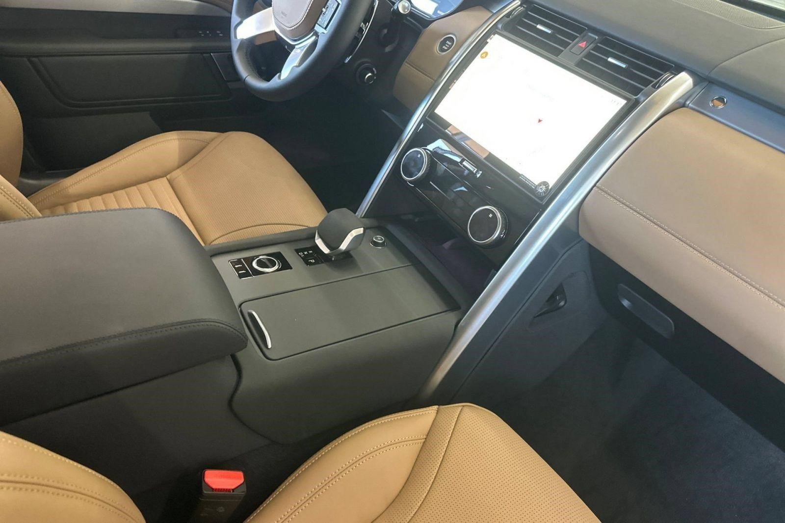 New 2026 Land Rover Discovery Limited Edition AWD/4WD image 29