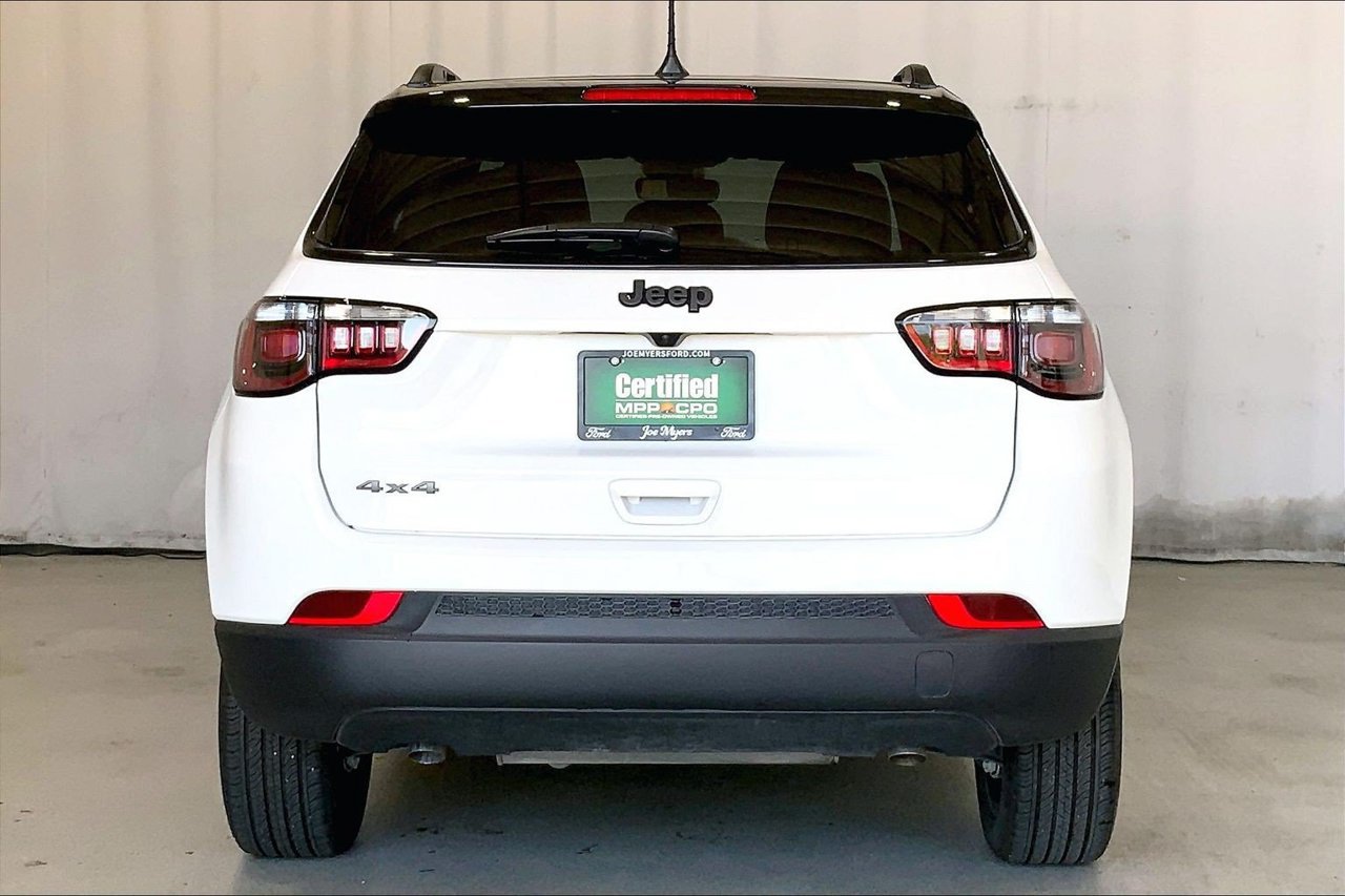 Used 2024 Jeep Compass Latitude w/ Altitude Special Edition AWD/4WD image 3