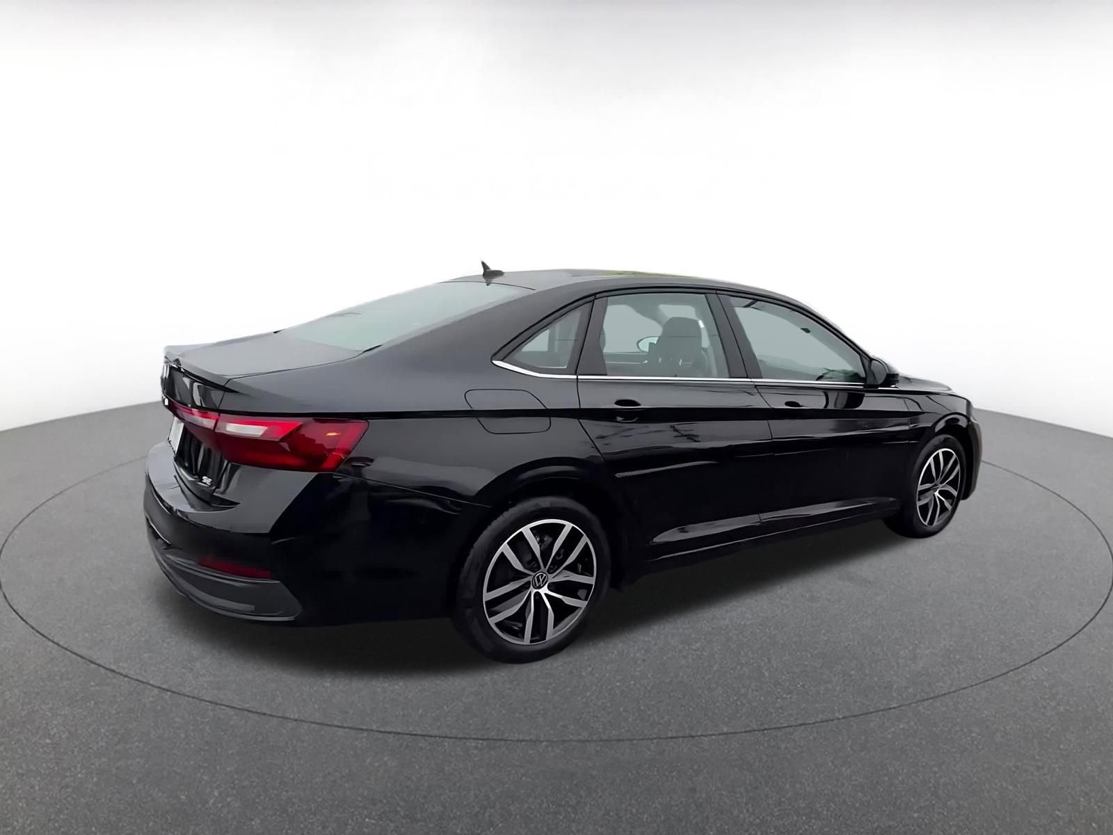 Used 2025 Volkswagen Jetta SE image 15