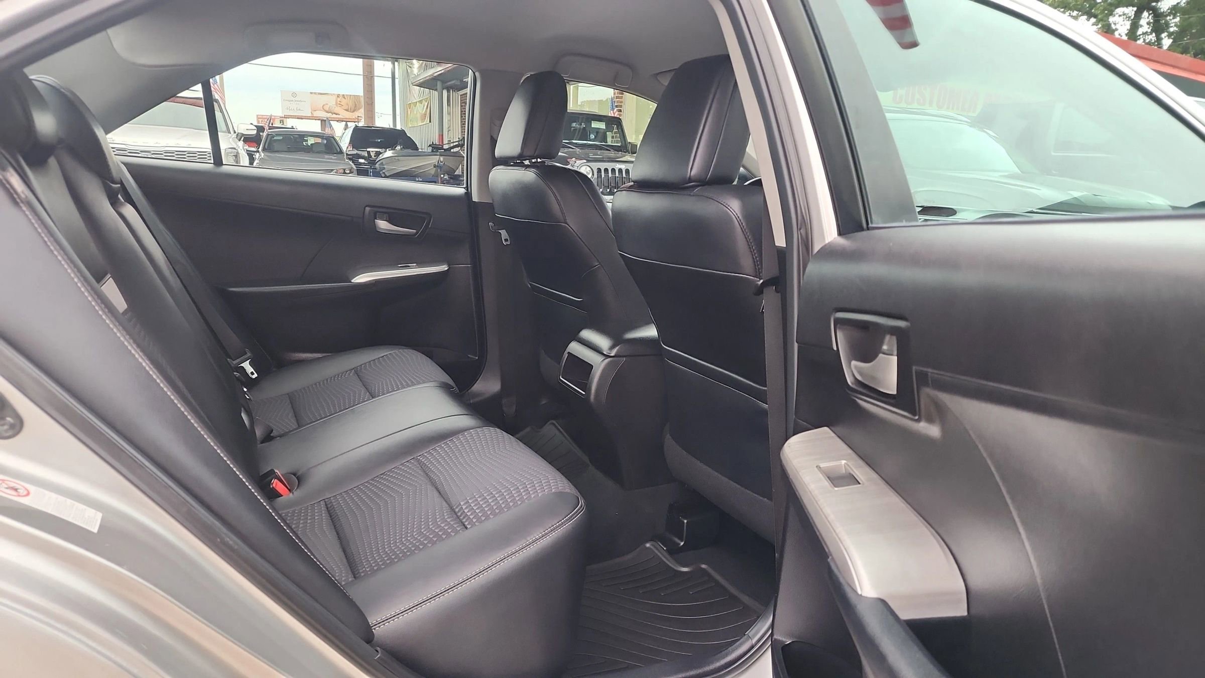 Used 2014 Toyota Camry SE image 10