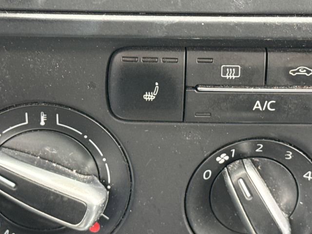 Used 2013 Volkswagen Jetta SE FWD image 26