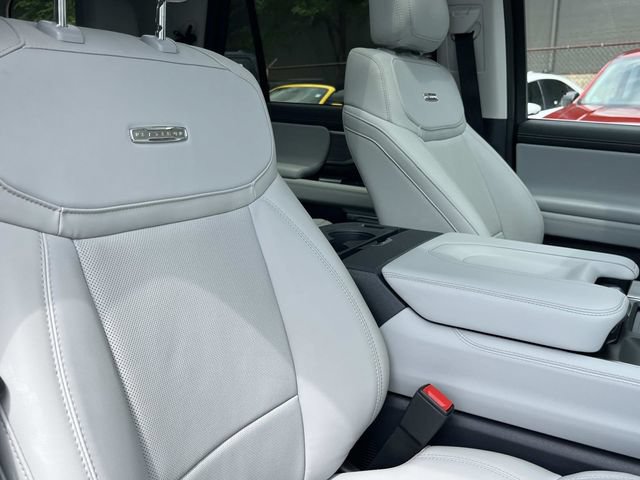 Certified 2025 Ford Expedition Platinum w/ Driver's Package AWD/4WD image 33
