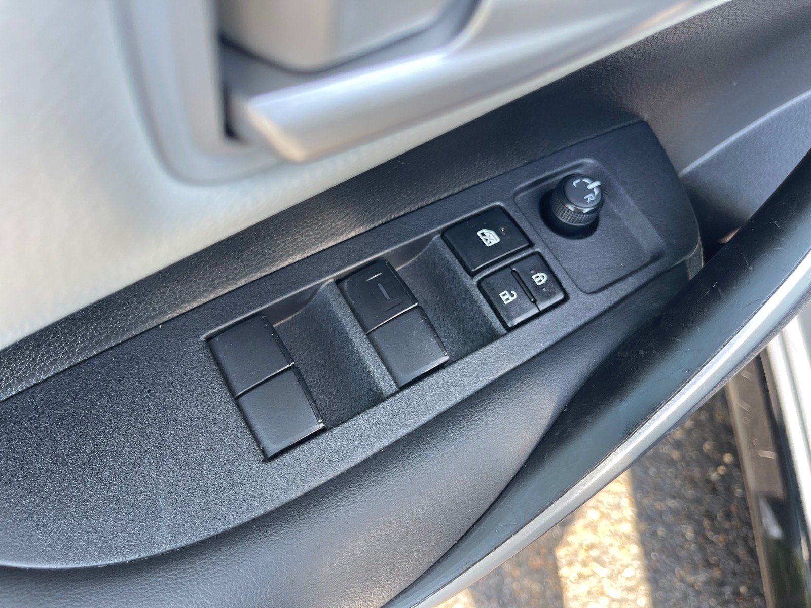 Used 2023 Toyota Corolla SE FWD image 8