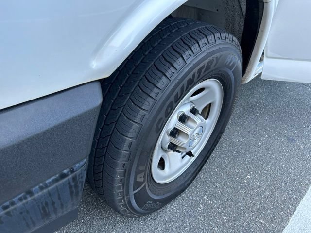 Used 2017 Chevrolet Express 2500 RWD image 2