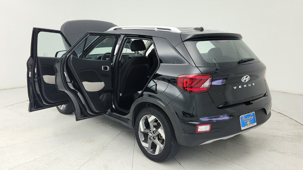Used 2025 Hyundai Venue SEL FWD image 11