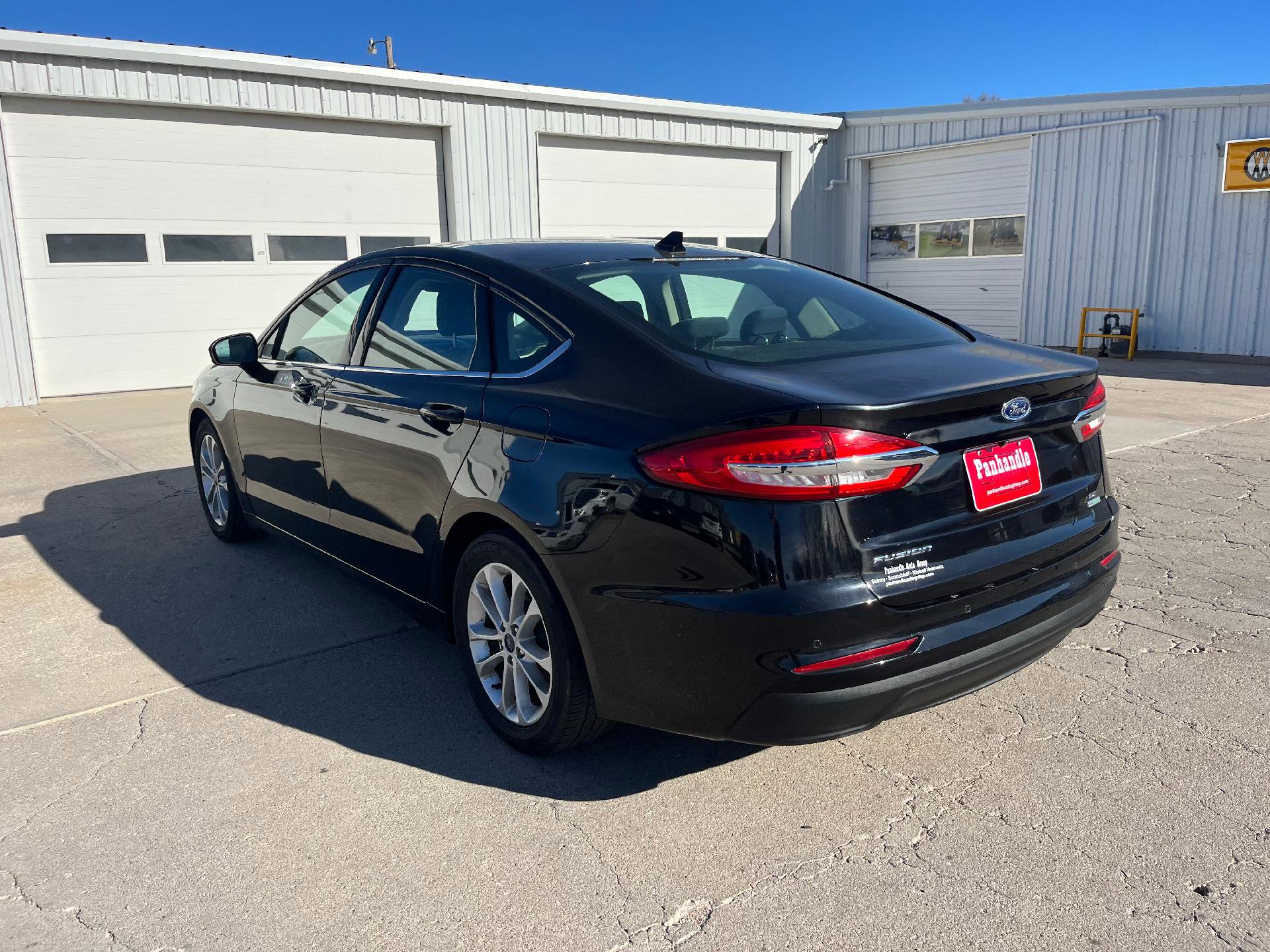 Used 2020 Ford Fusion SE image 3