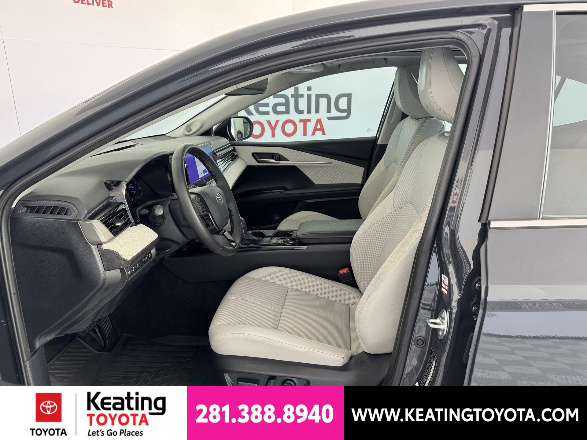 Used 2025 Toyota Camry XLE FWD image 16