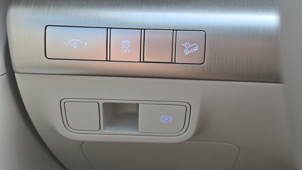 Certified 2024 Hyundai Kona SEL FWD image 25