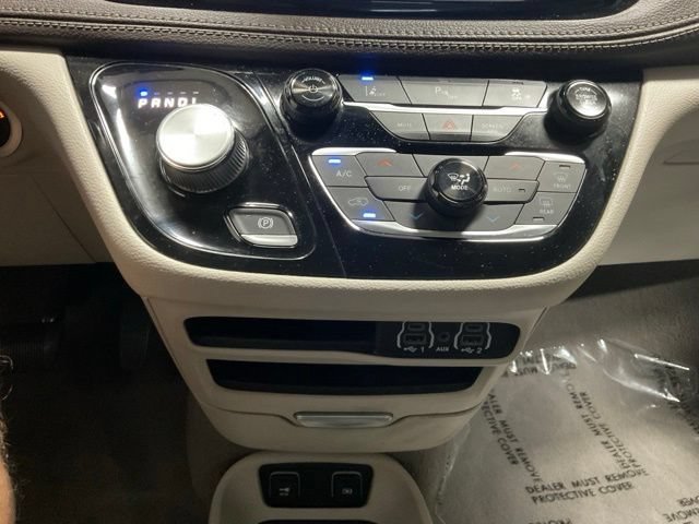 Used 2021 Chrysler Pacifica Touring FWD image 36