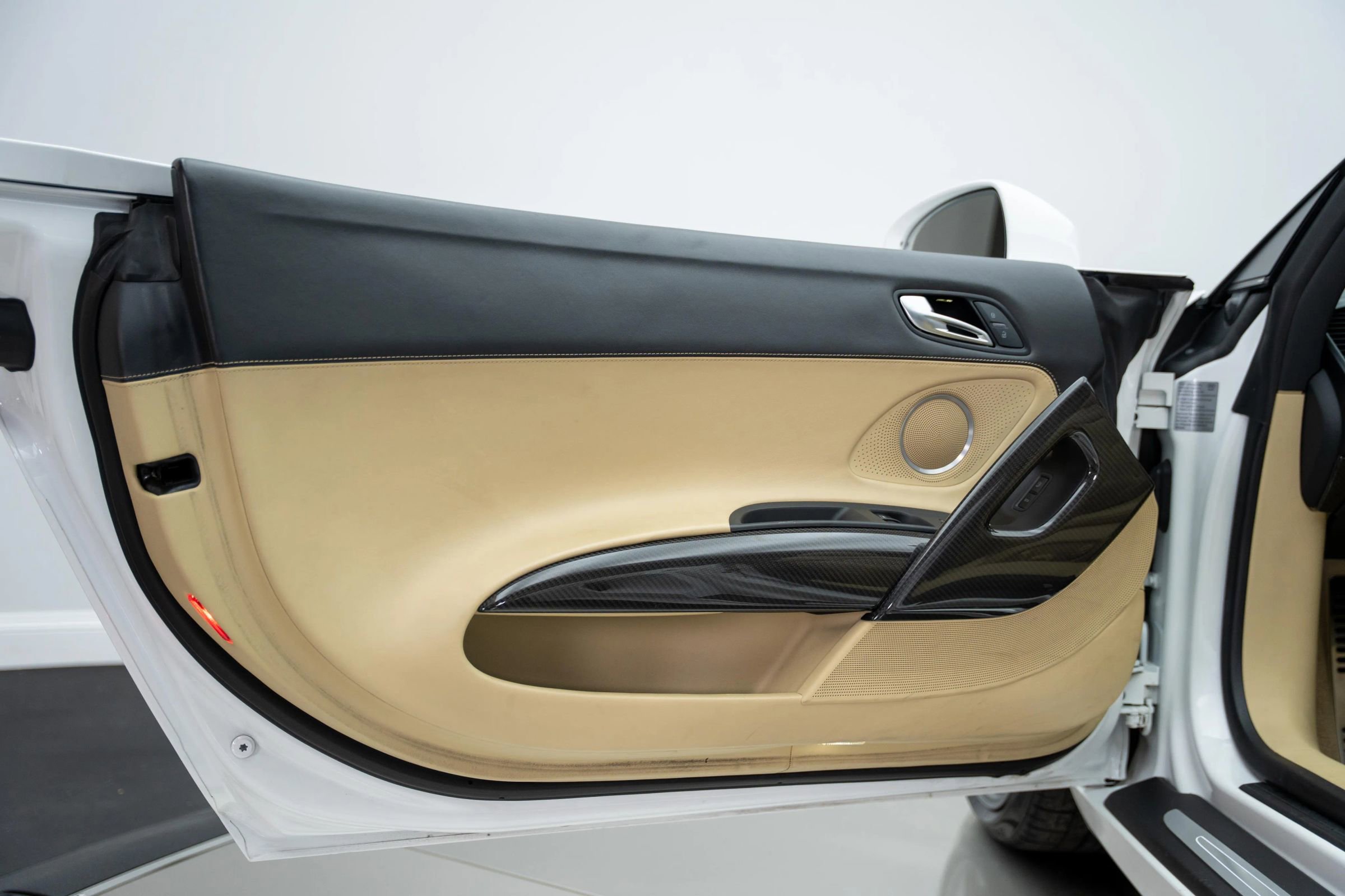 Used 2011 Audi R8 V10 image 33