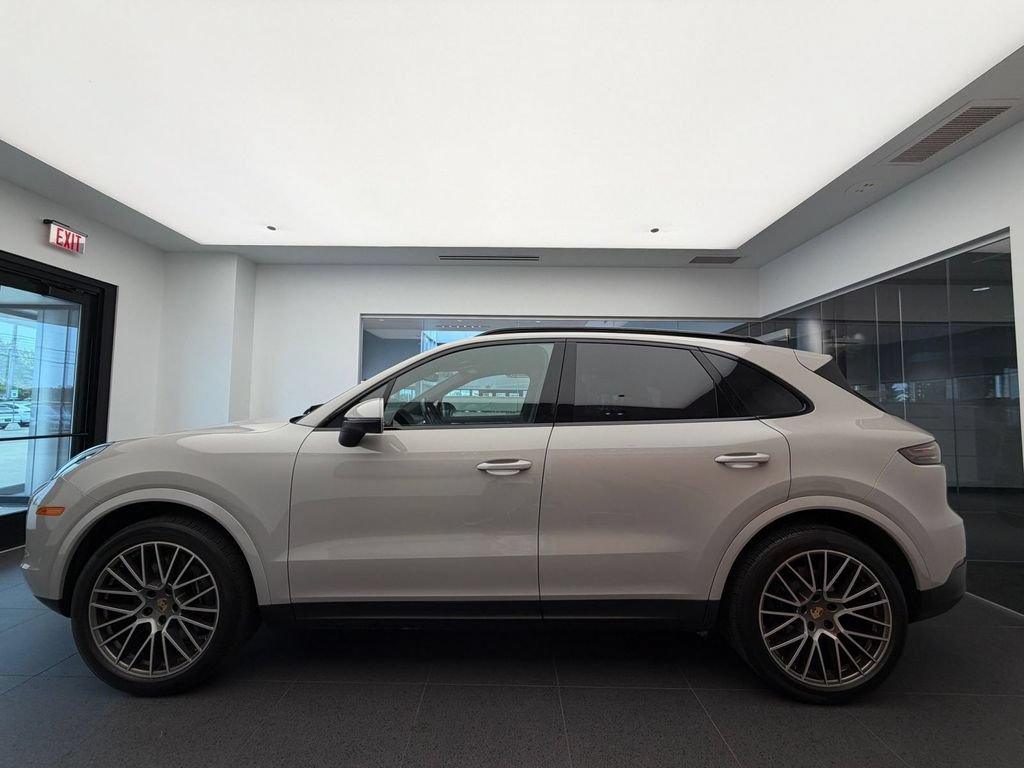 Used 2023 Porsche Cayenne Platinum Edition AWD/4WD image 2