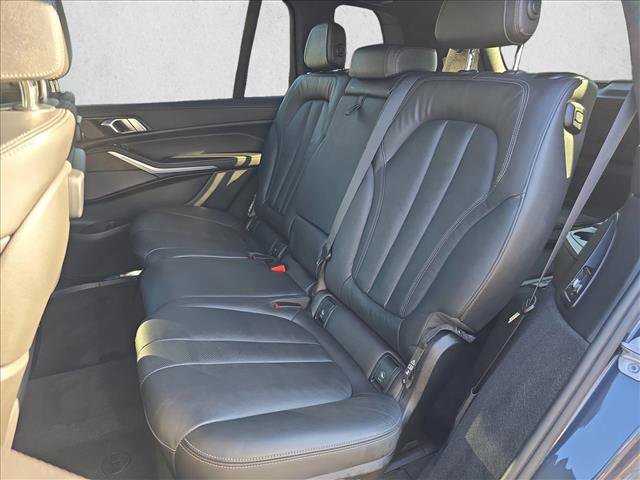 Used 2021 BMW X7 M50i w/ Dynamic Handling Package image 14