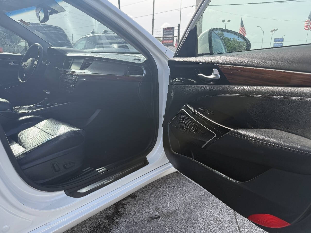 Used 2017 Kia Cadenza Premium FWD image 25