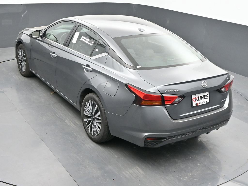 Used 2024 Nissan Altima 2.5 SV AWD/4WD image 18