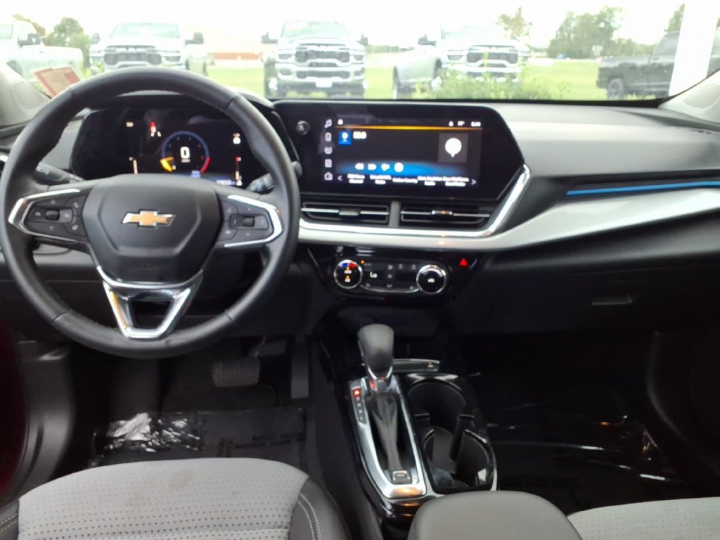 Used 2025 Chevrolet Trax LT w/ LT Convenience Package FWD image 19