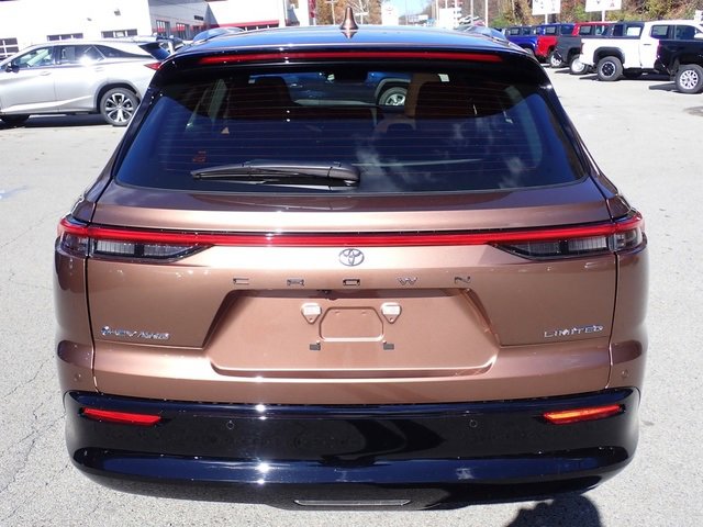 New 2025 Toyota Crown Signia image 4