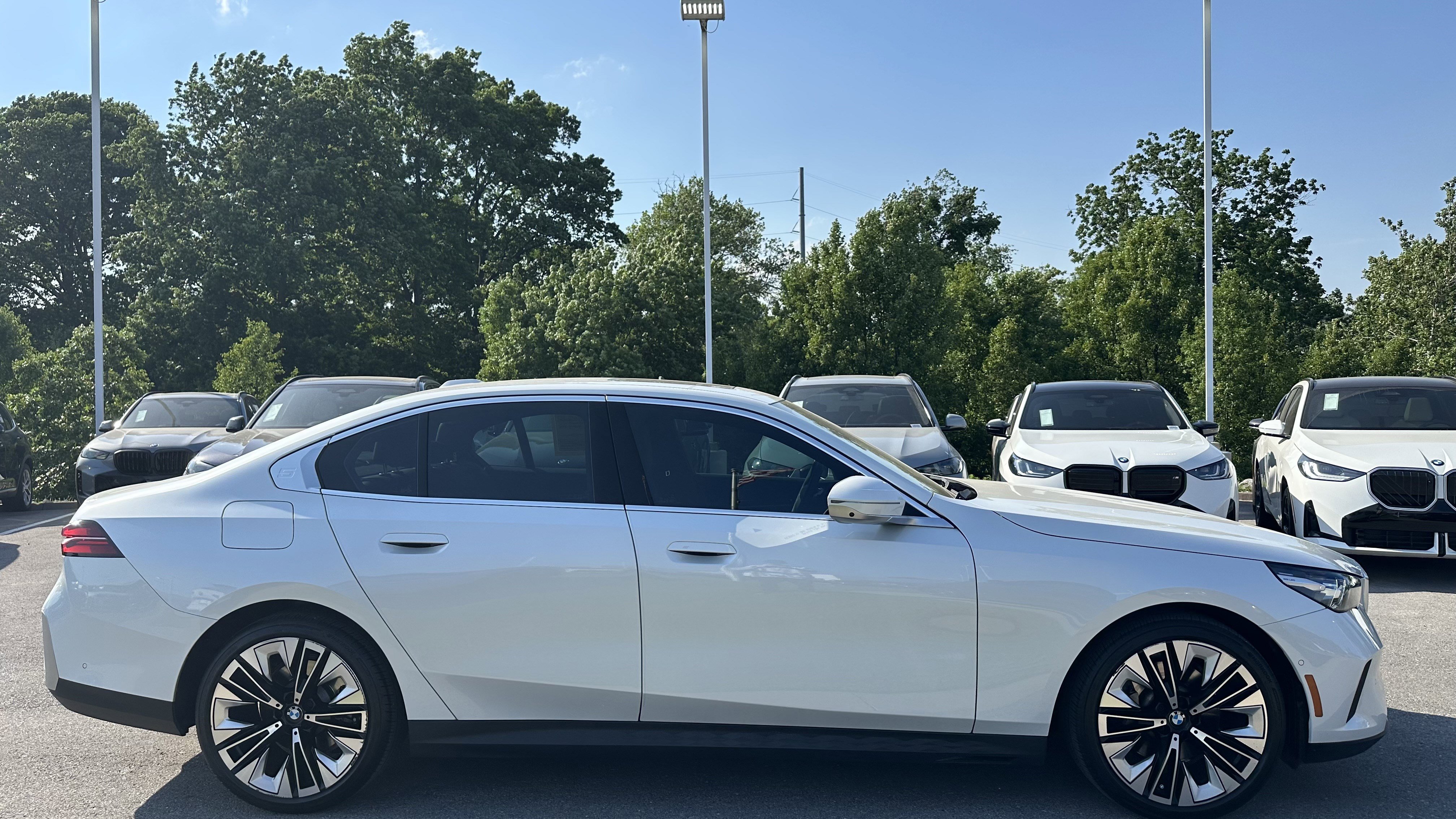 Certified 2024 BMW 530i xDrive w/ Premium Package AWD/4WD image 11