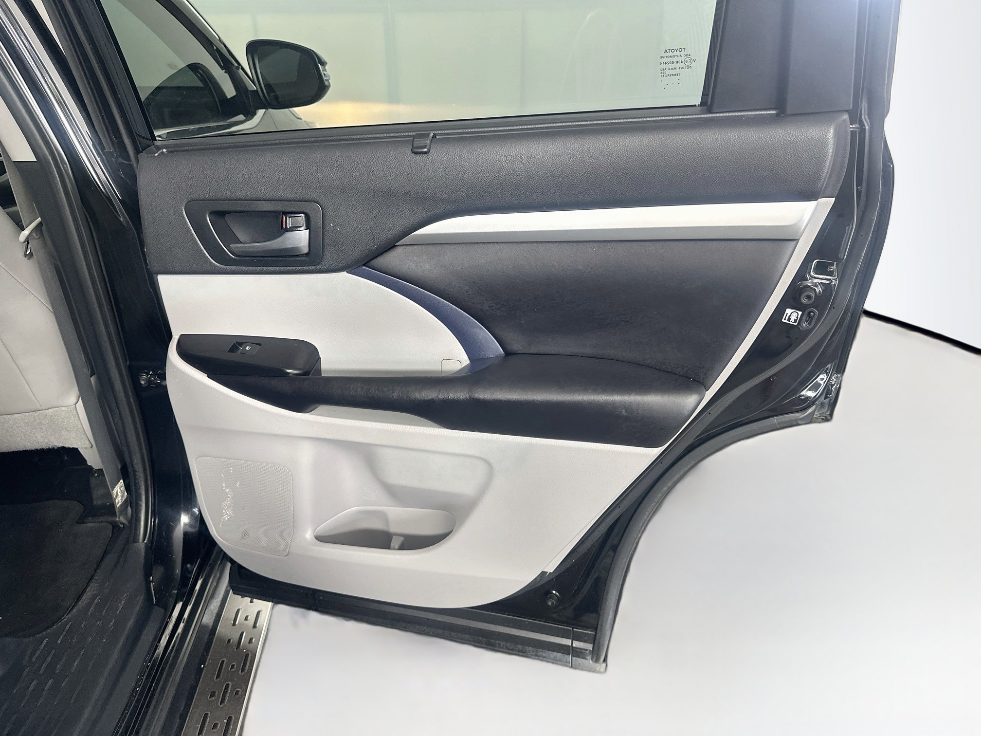 Used 2019 Toyota Highlander XLE FWD image 33