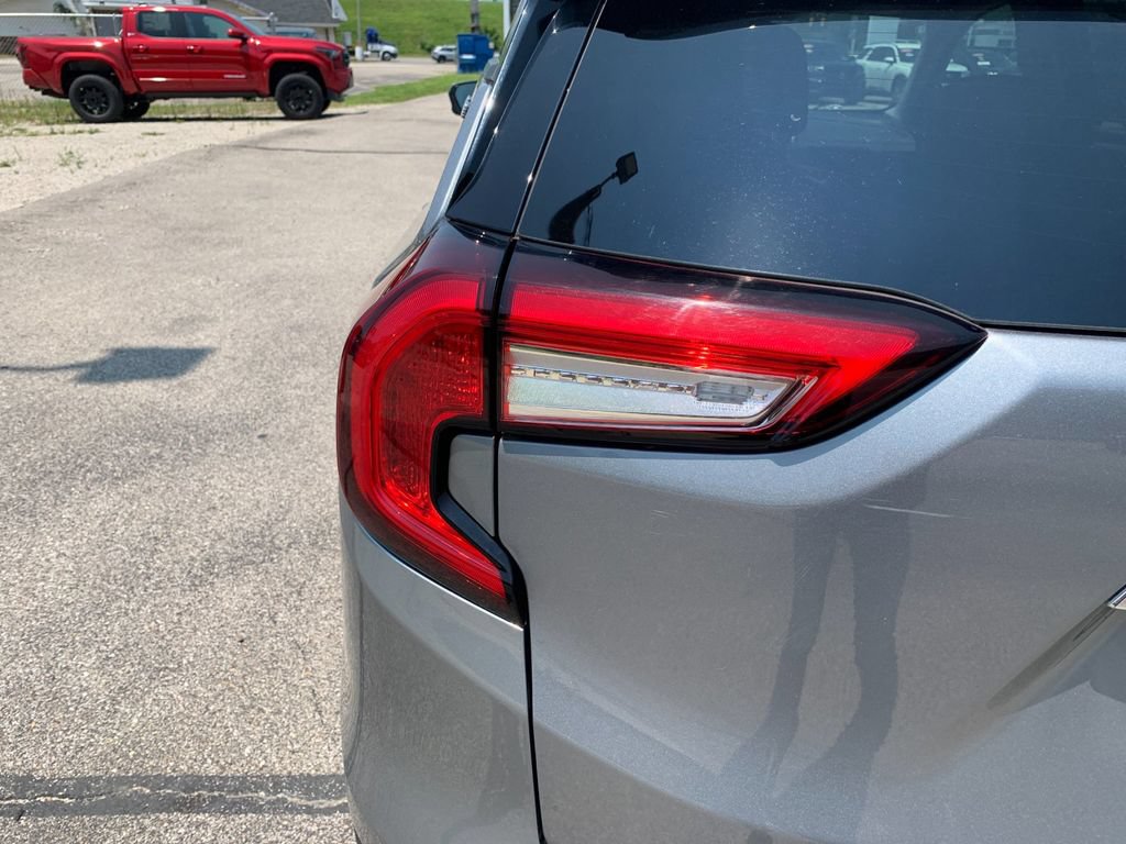 Used 2024 GMC Terrain SLE AWD/4WD image 32