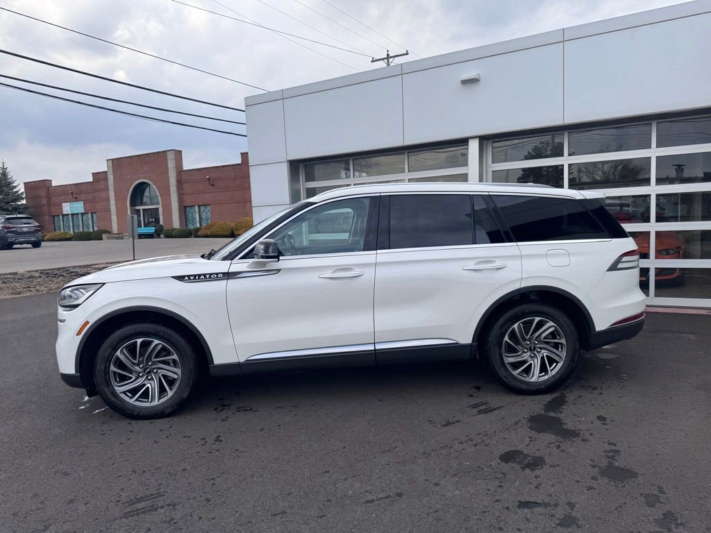 Used 2023 Lincoln Aviator AWD w/ Elements Package image 2