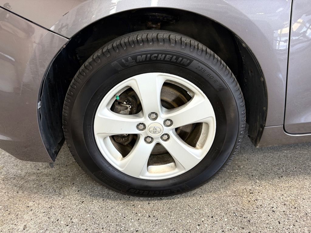Used 2011 Toyota Sienna LE w/ Towing Pkg FWD image 27