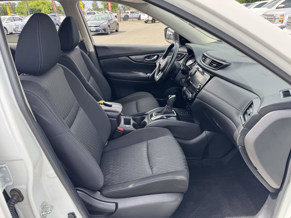Used 2019 Nissan Rogue SV w/ Sun & Sound Touring Package AWD/4WD image 12
